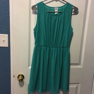 Green no sleeve dress